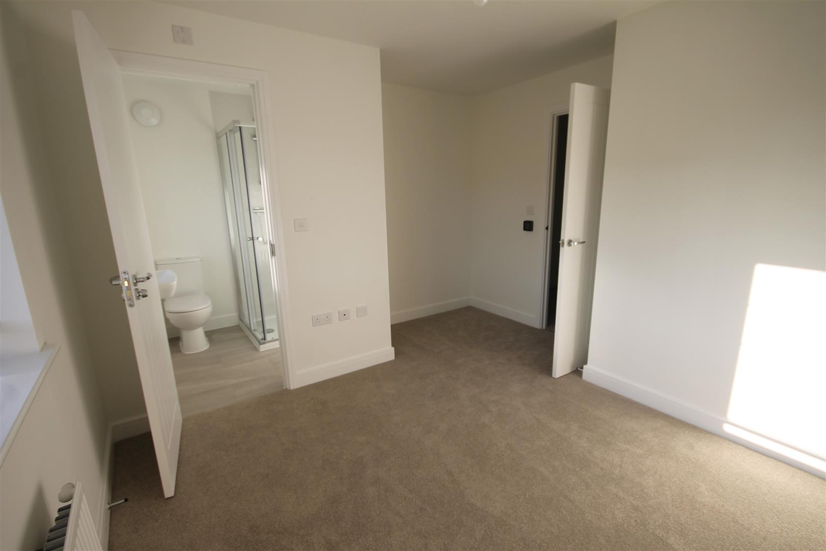3 Bedroom House To Rent image 10